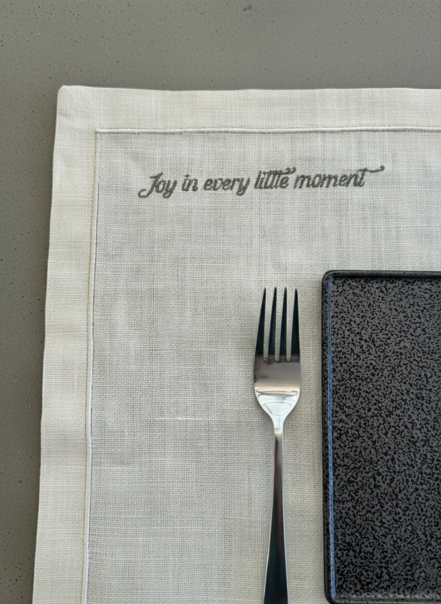 Minimal Deer Table Set